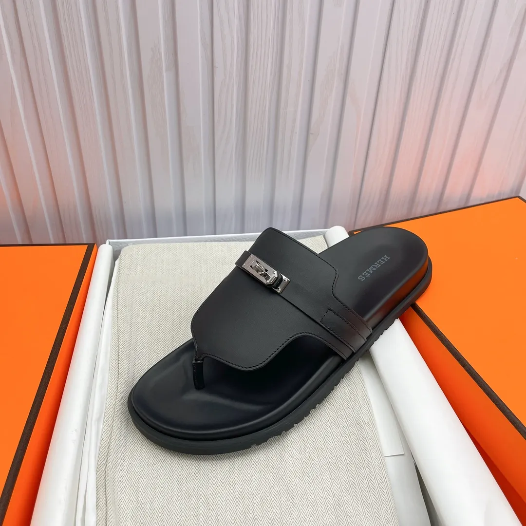 👟👟Ex-factory price 480👟👟 High version of Hermes 🐎The extremely popular couple's second uncle slippers/the latest snake print sandals and slippers, paired with various colorful socks, so trendy!  ———————— Upper: imported cowhide/Lining: imported cowhide Outsole: Tpu non-slip and wear-resistant outsole Female 36-46.